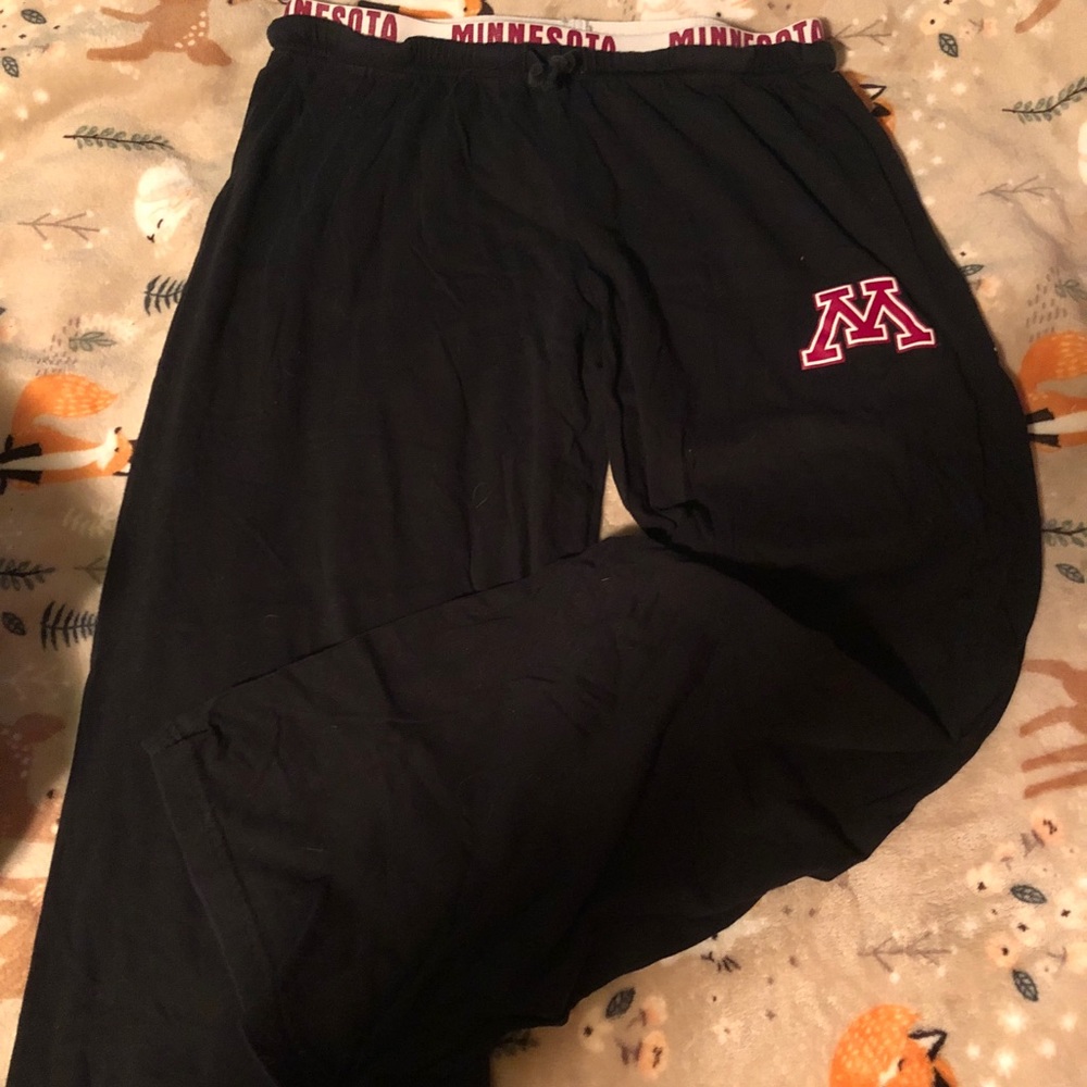 Women’s Minnesota Gopher Legging Type Sweatpants